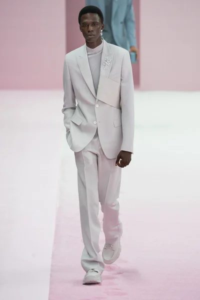 Look 3